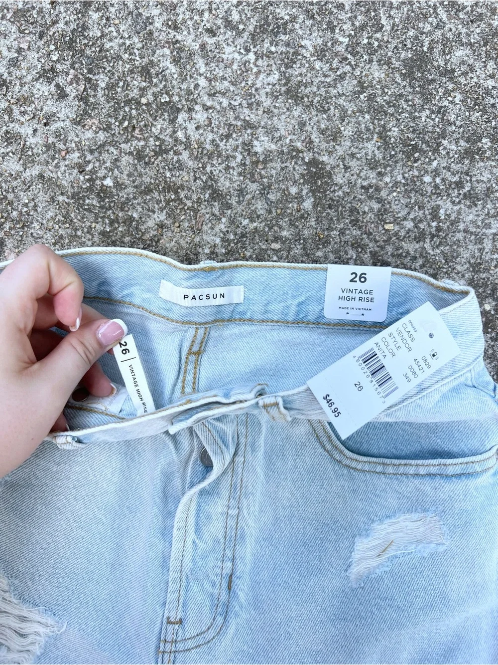 NWT PacSun Vintage High Rise Distressed Light Wash Denim Shorts Size 26